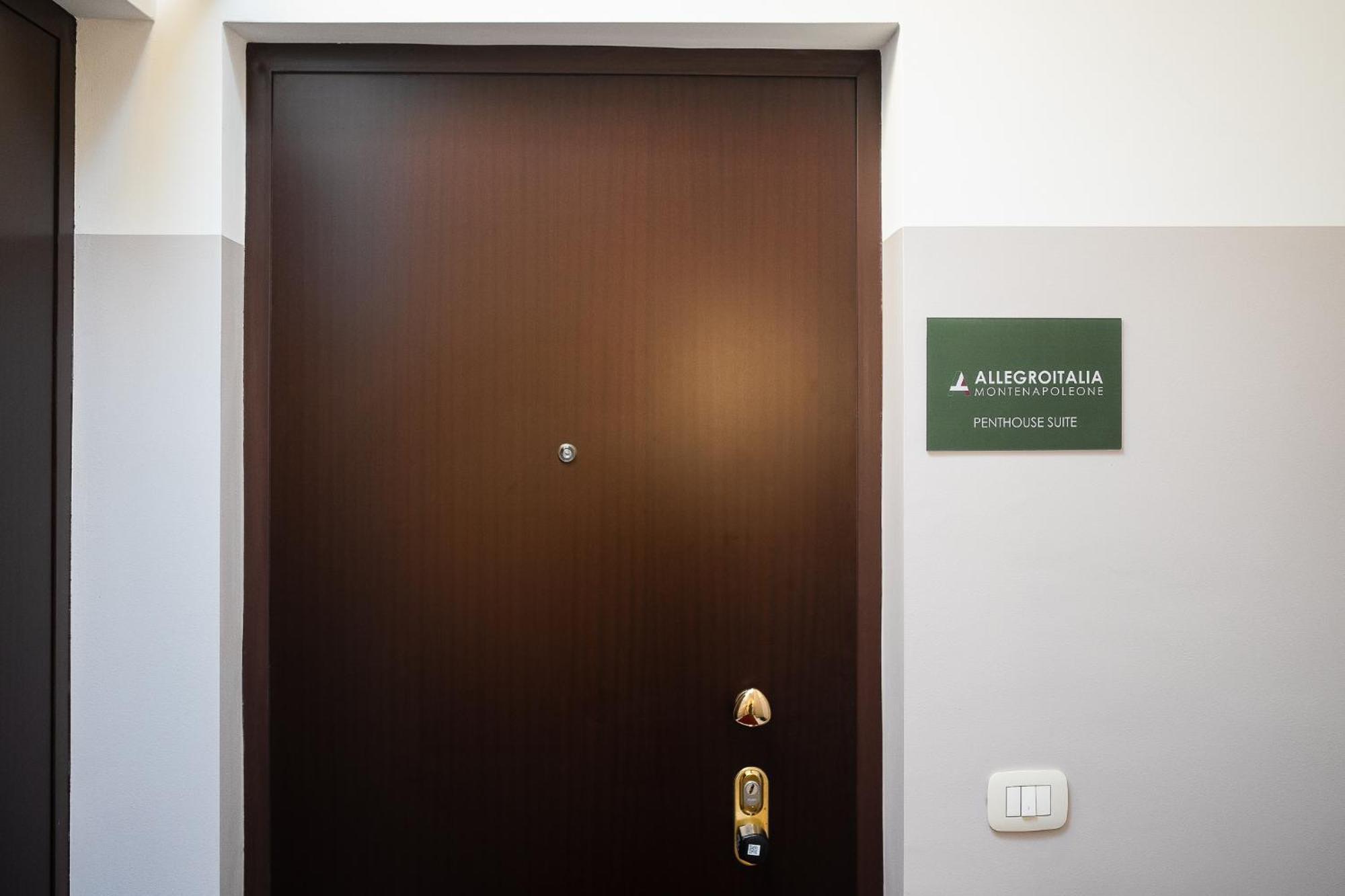 Allegroitalia Penthouse Montenapoleone Milan Bagian luar foto