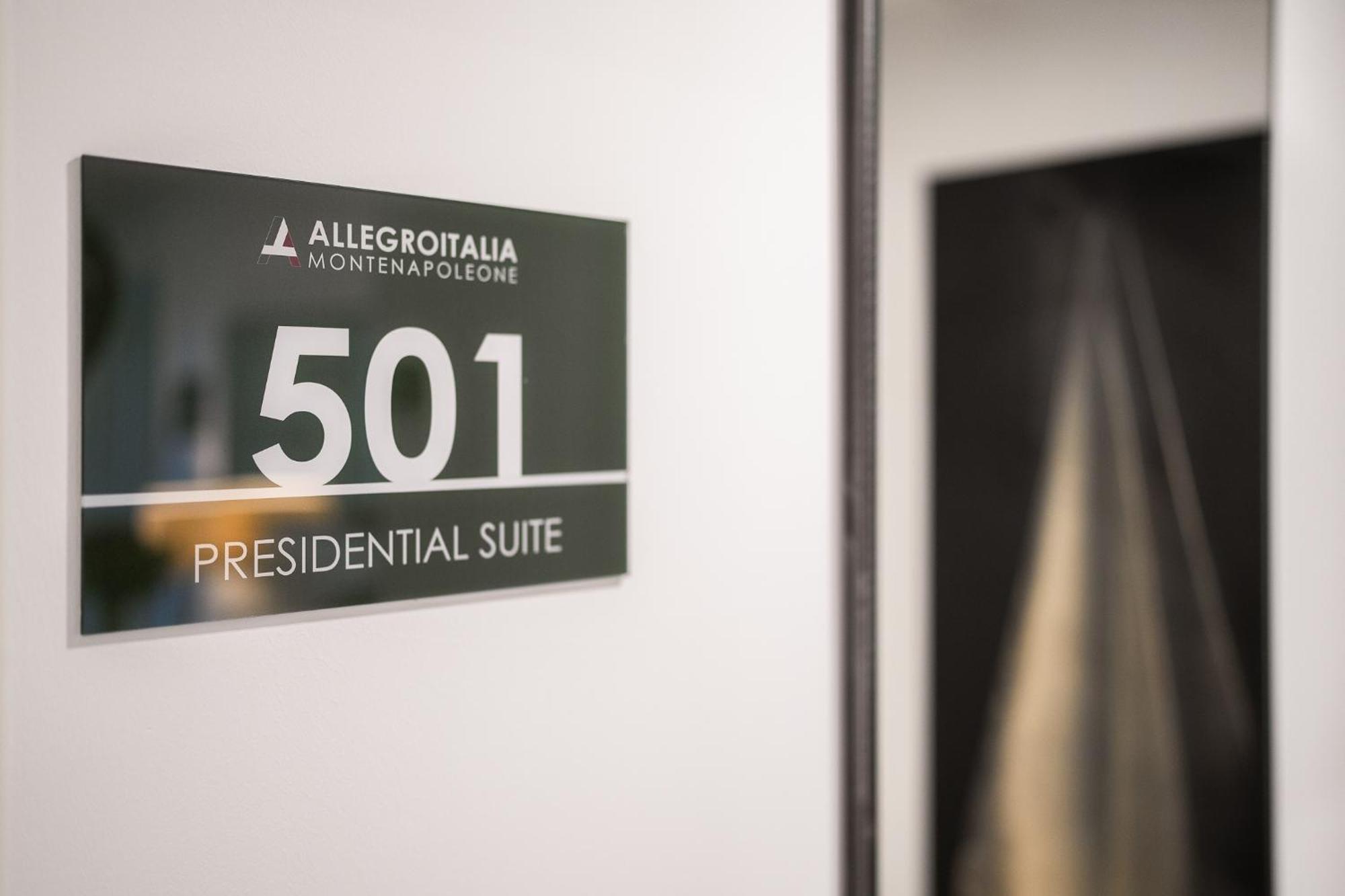 Allegroitalia Penthouse Montenapoleone Milan Bagian luar foto
