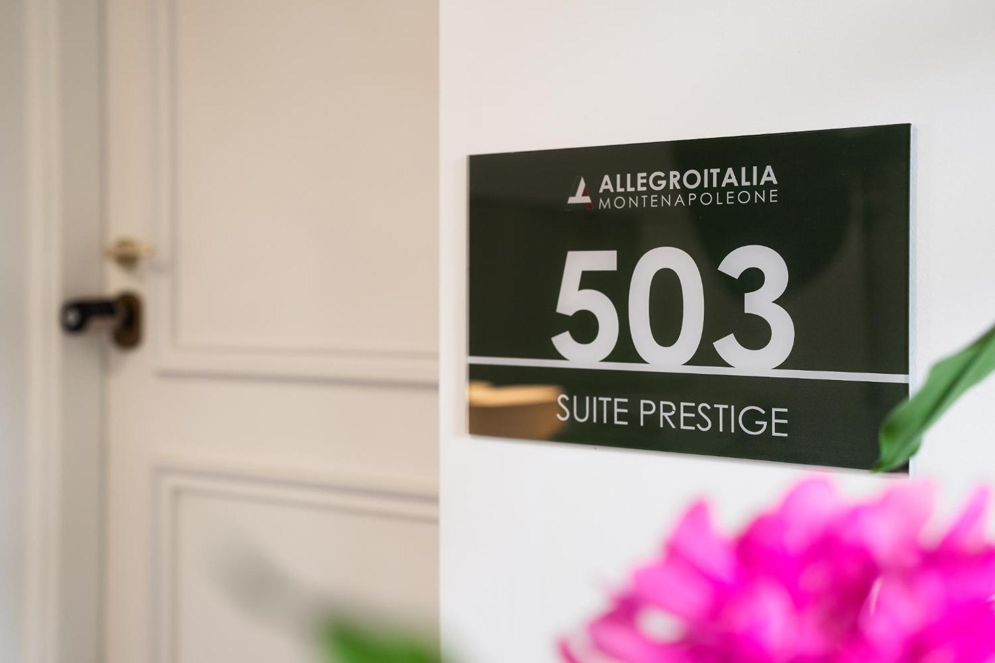 Allegroitalia Penthouse Montenapoleone Milan Bagian luar foto
