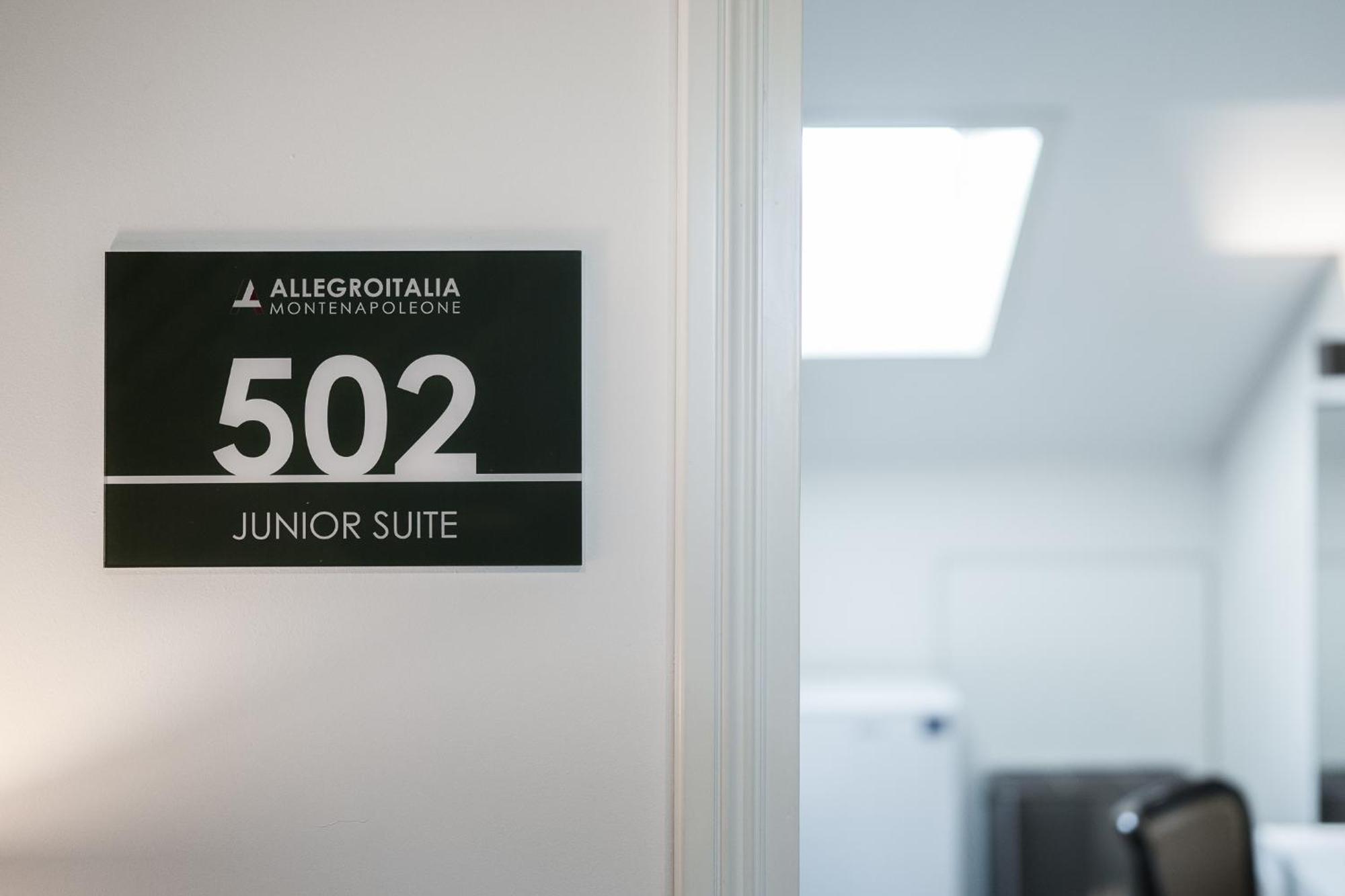 Allegroitalia Penthouse Montenapoleone Milan Bagian luar foto