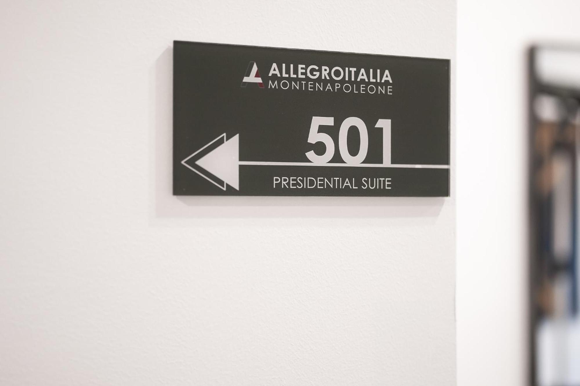 Allegroitalia Penthouse Montenapoleone Milan Bagian luar foto