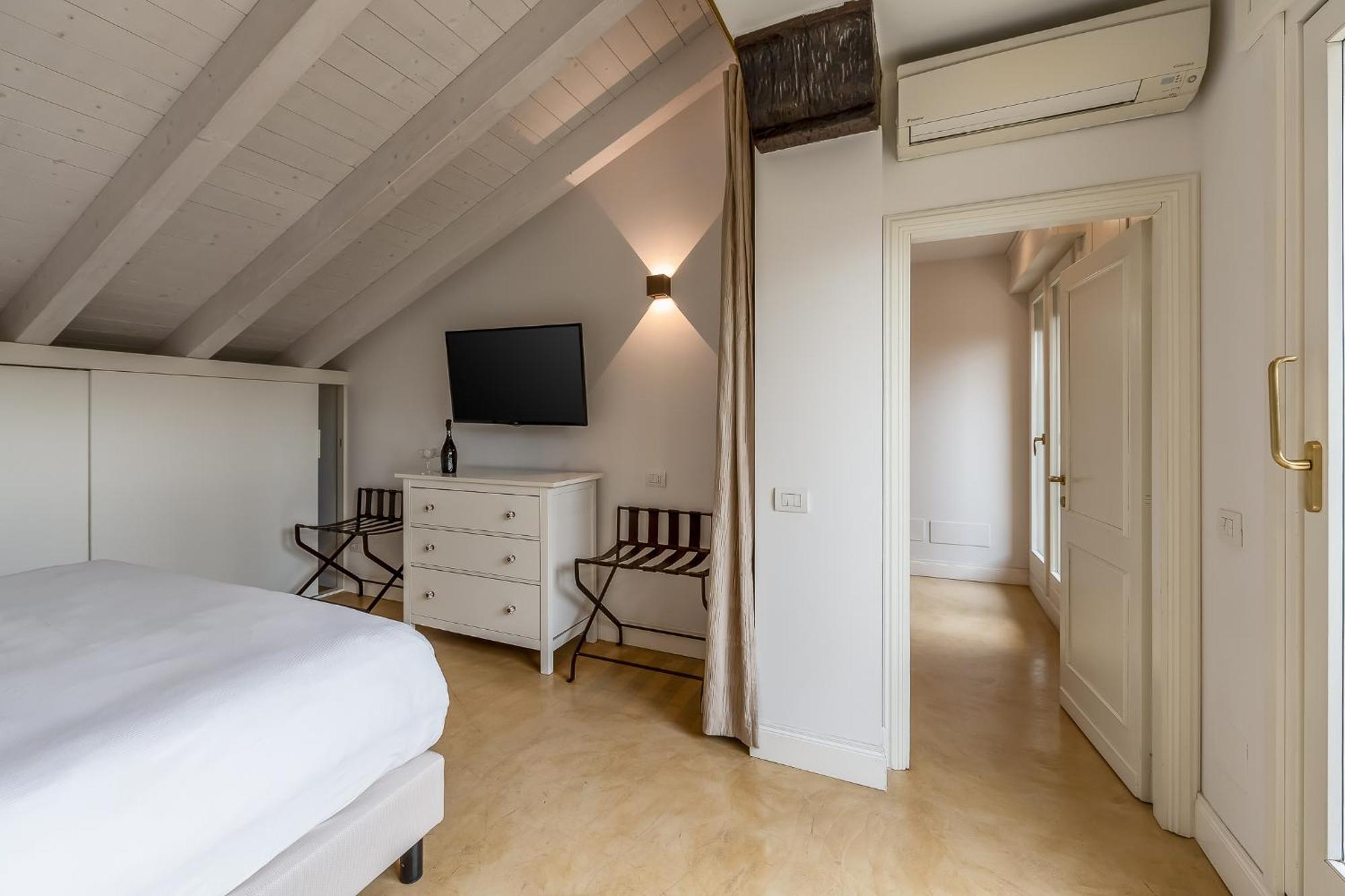 Allegroitalia Penthouse Montenapoleone Milan Bagian luar foto