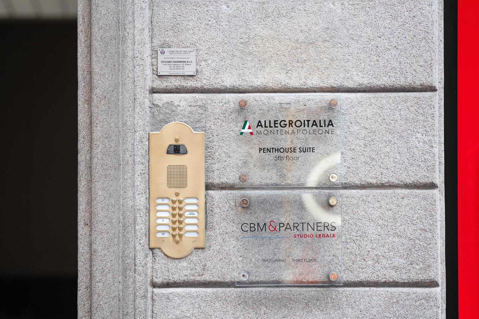 Allegroitalia Penthouse Montenapoleone Milan Bagian luar foto